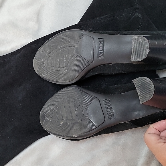 Valdini Suede Knee high boots, size 8 - Picture 2 of 4